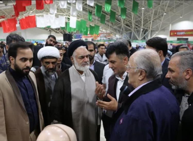 بازدید آیت الله مهدوی از نمایشگاه تخصصی ورزش و جوانان استان اصفهان