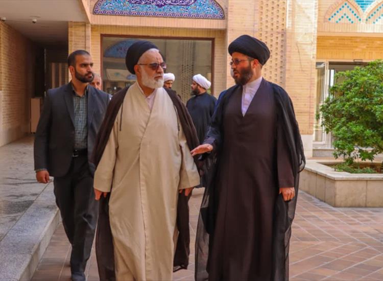 حضور آیت‌الله مهدوی؛ عضو خبرگان رهبری و امام جمعه موقت اصفهان در مدینة‌العلم کاظمیه و ادای احترام به مقام شامخ شهید گمنام